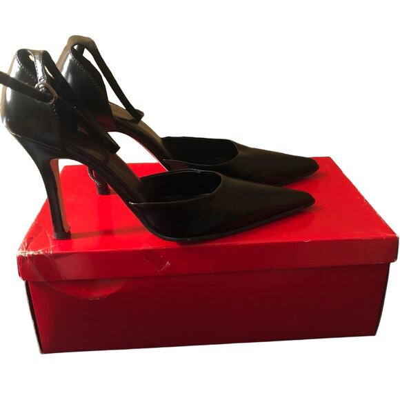 Frederick’s of Hollywood Black Ankle Strap Heel - Picture 1 of 3